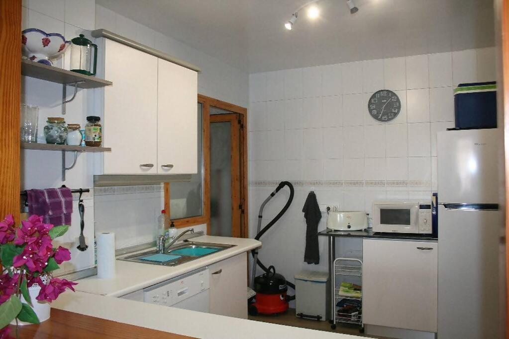 Beachside Apartment In The Centre Of El Campello Exterior photo